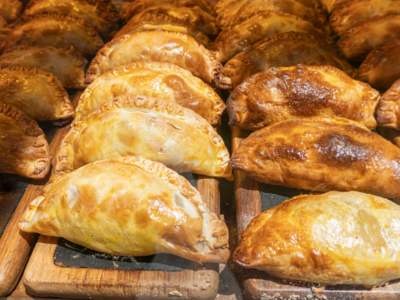Mostrador de pastes recién horneados